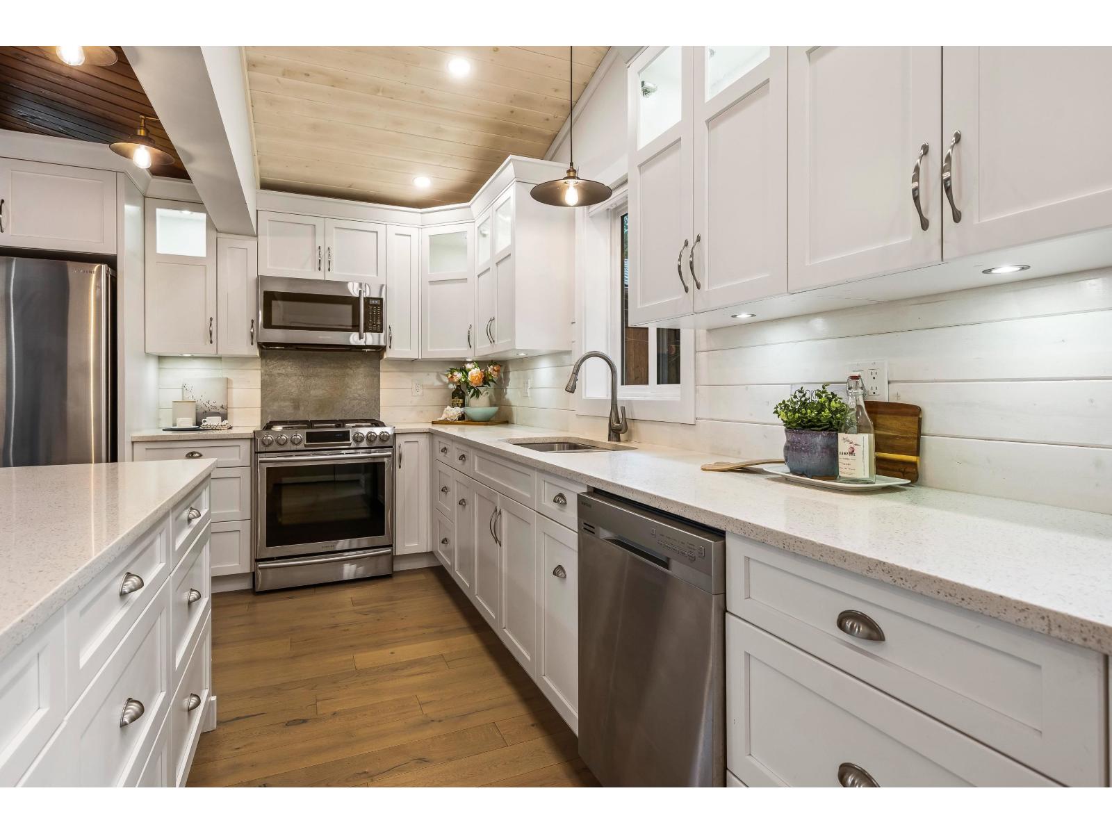 649 Mountain View Road, Cultus Lake North, Cultus Lake, British Columbia  V2R 4Z6 - Photo 22 - R3094227