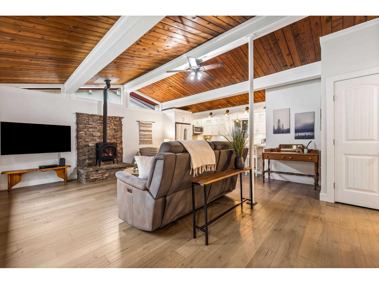 649 Mountain View Road, Cultus Lake North, Cultus Lake, British Columbia  V2R 4Z6 - Photo 12 - R3094227