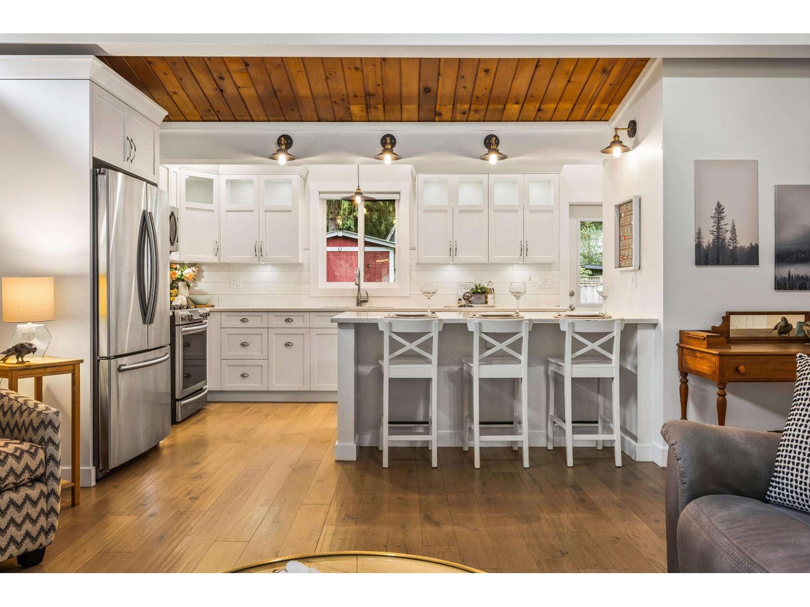 649 Mountain View Road, Cultus Lake North, Cultus Lake, British Columbia  V2R 4Z6 - Photo 3 - R3094227