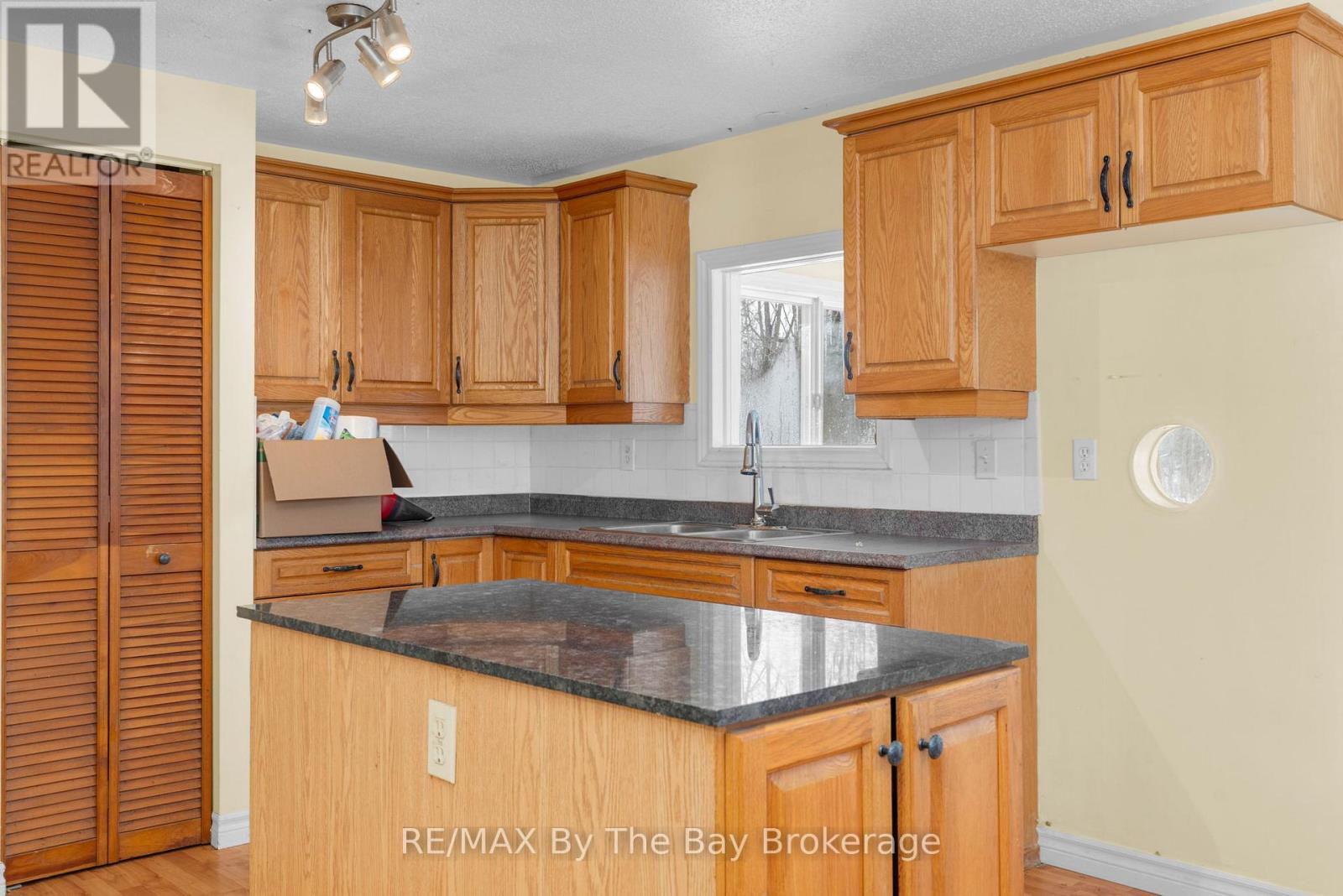 1781 Klondike Park Road, Wasaga Beach, Ontario L9Z 2W8 - Photo 10 - S12828464