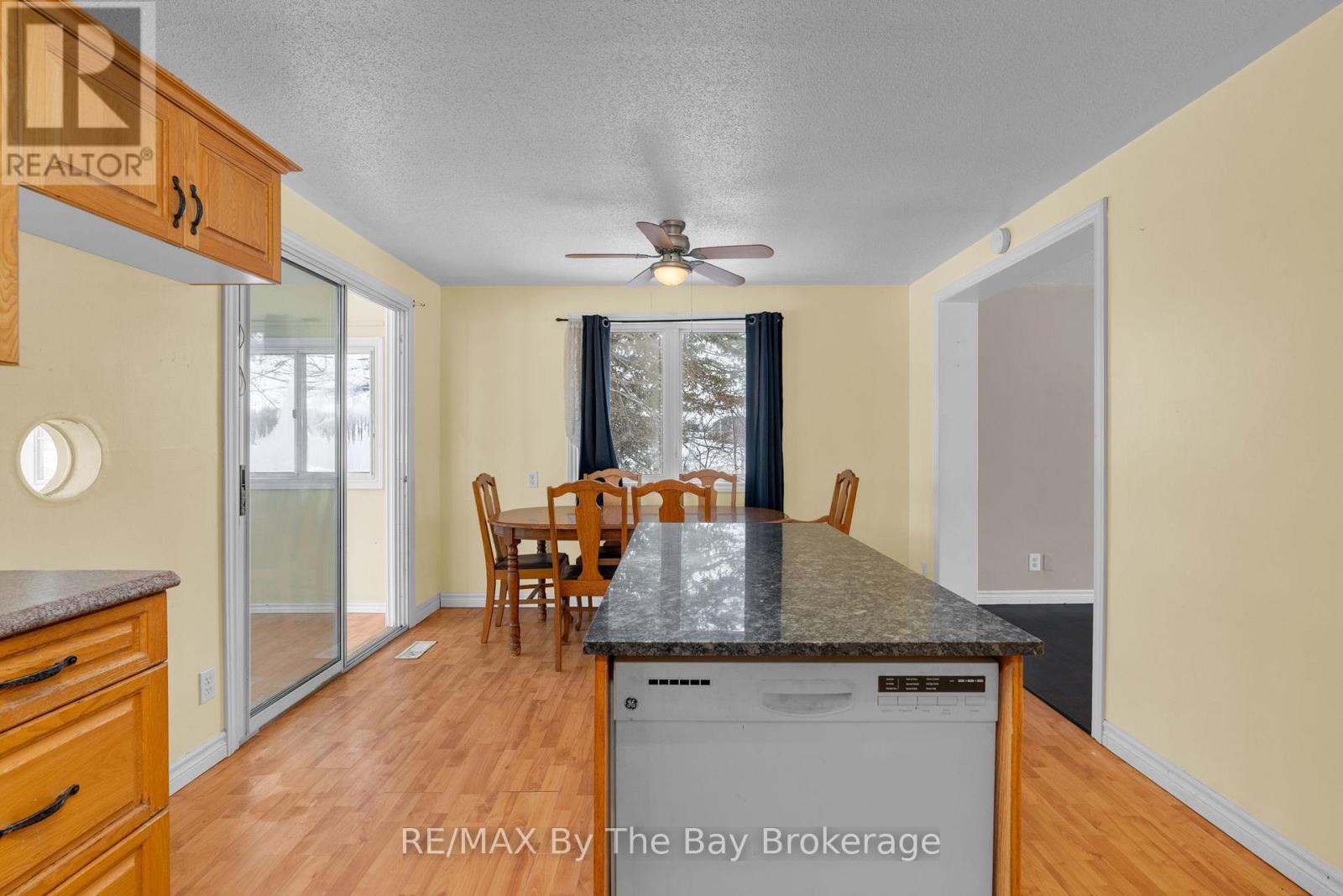 1781 Klondike Park Road, Wasaga Beach, Ontario L9Z 2W8 - Photo 11 - S12828464