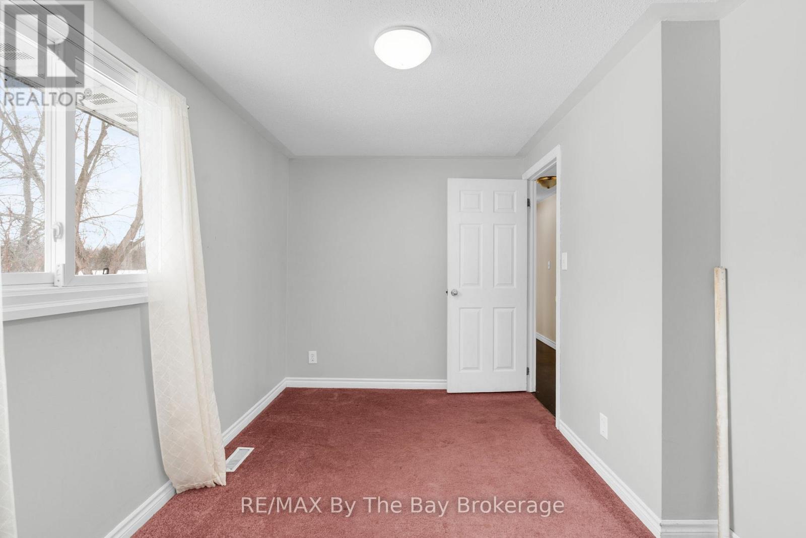 1781 Klondike Park Road, Wasaga Beach, Ontario L9Z 2W8 - Photo 17 - S12828464