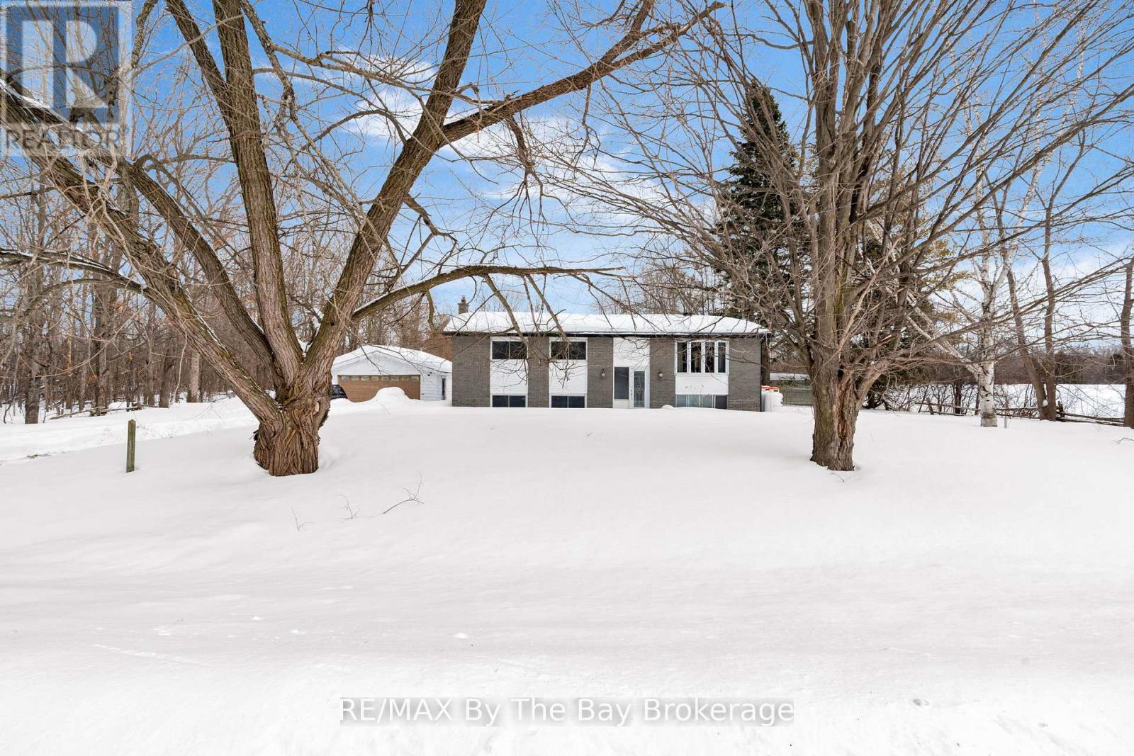 1781 Klondike Park Road, Wasaga Beach, Ontario L9Z 2W8 - Photo 2 - S12828464