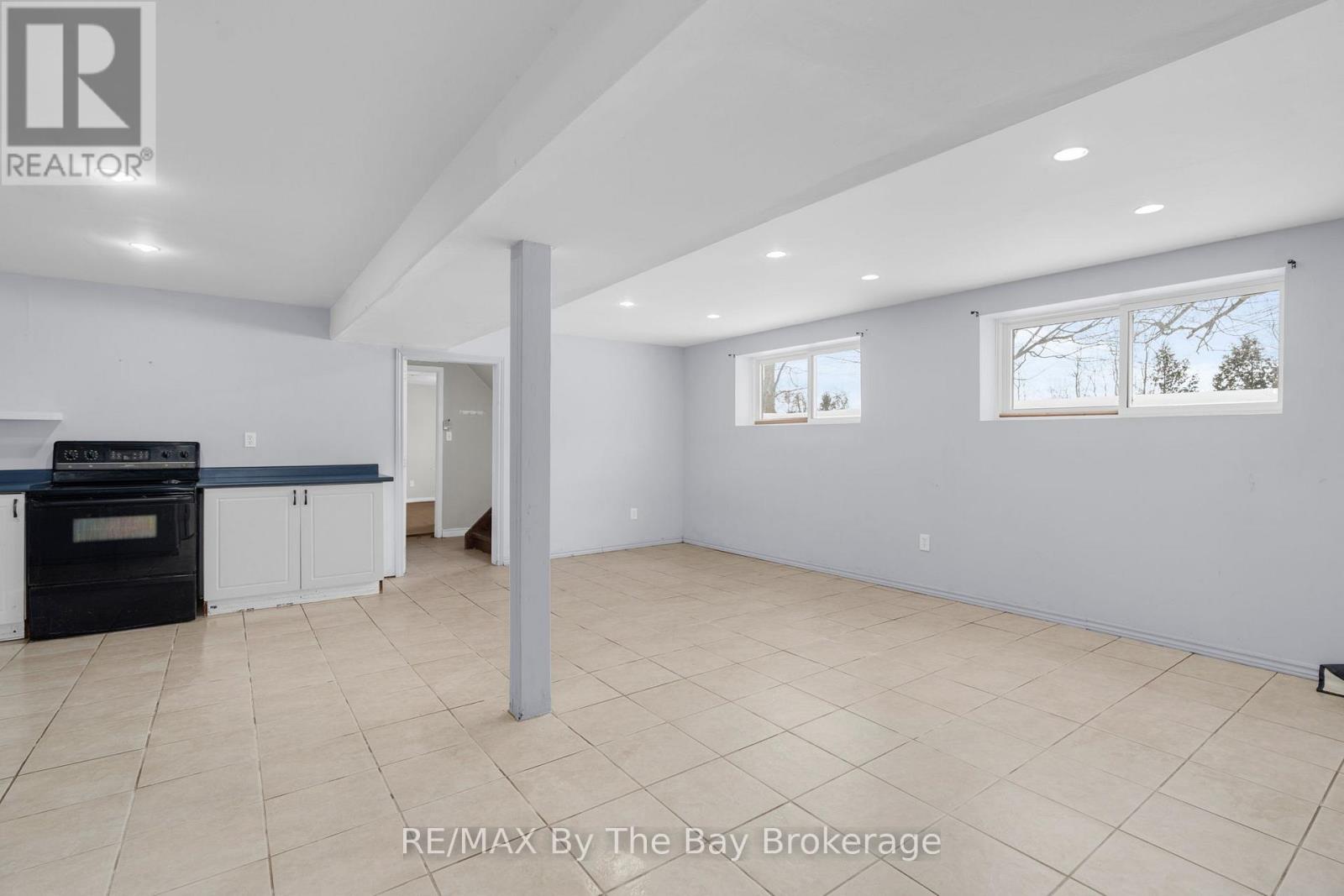 1781 Klondike Park Road, Wasaga Beach, Ontario L9Z 2W8 - Photo 21 - S12828464