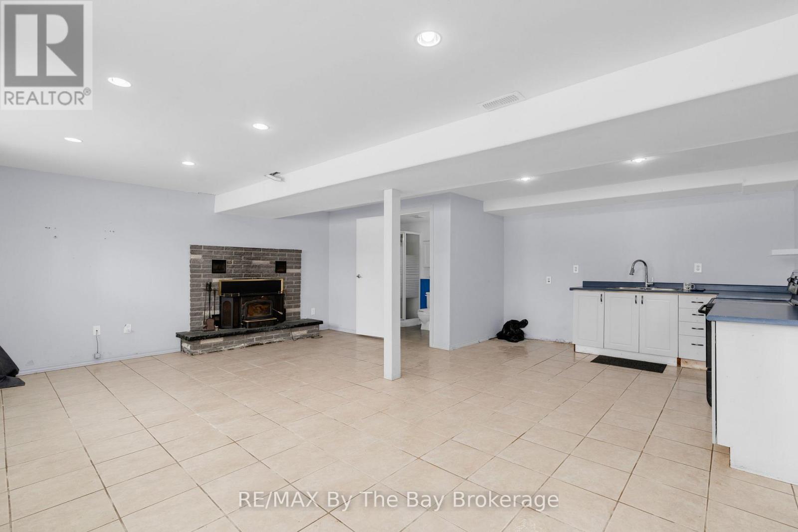 1781 Klondike Park Road, Wasaga Beach, Ontario L9Z 2W8 - Photo 22 - S12828464