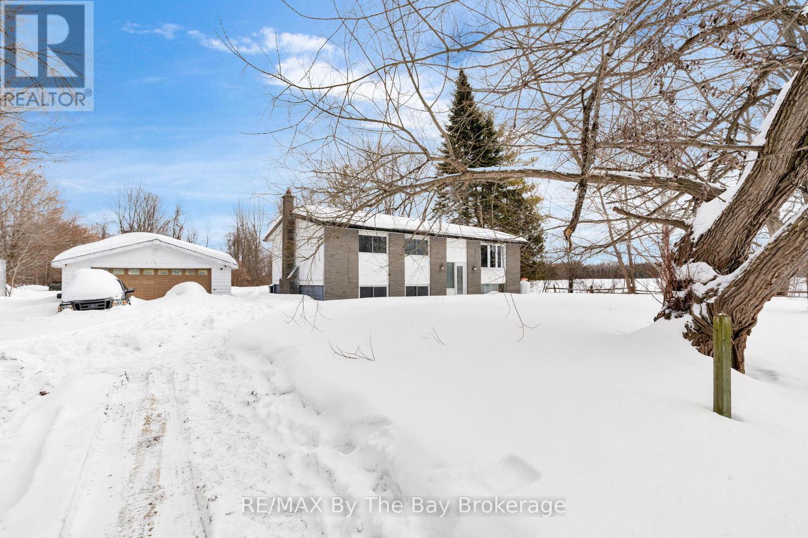 1781 Klondike Park Road, Wasaga Beach, Ontario L9Z 2W8 - Photo 3 - S12828464