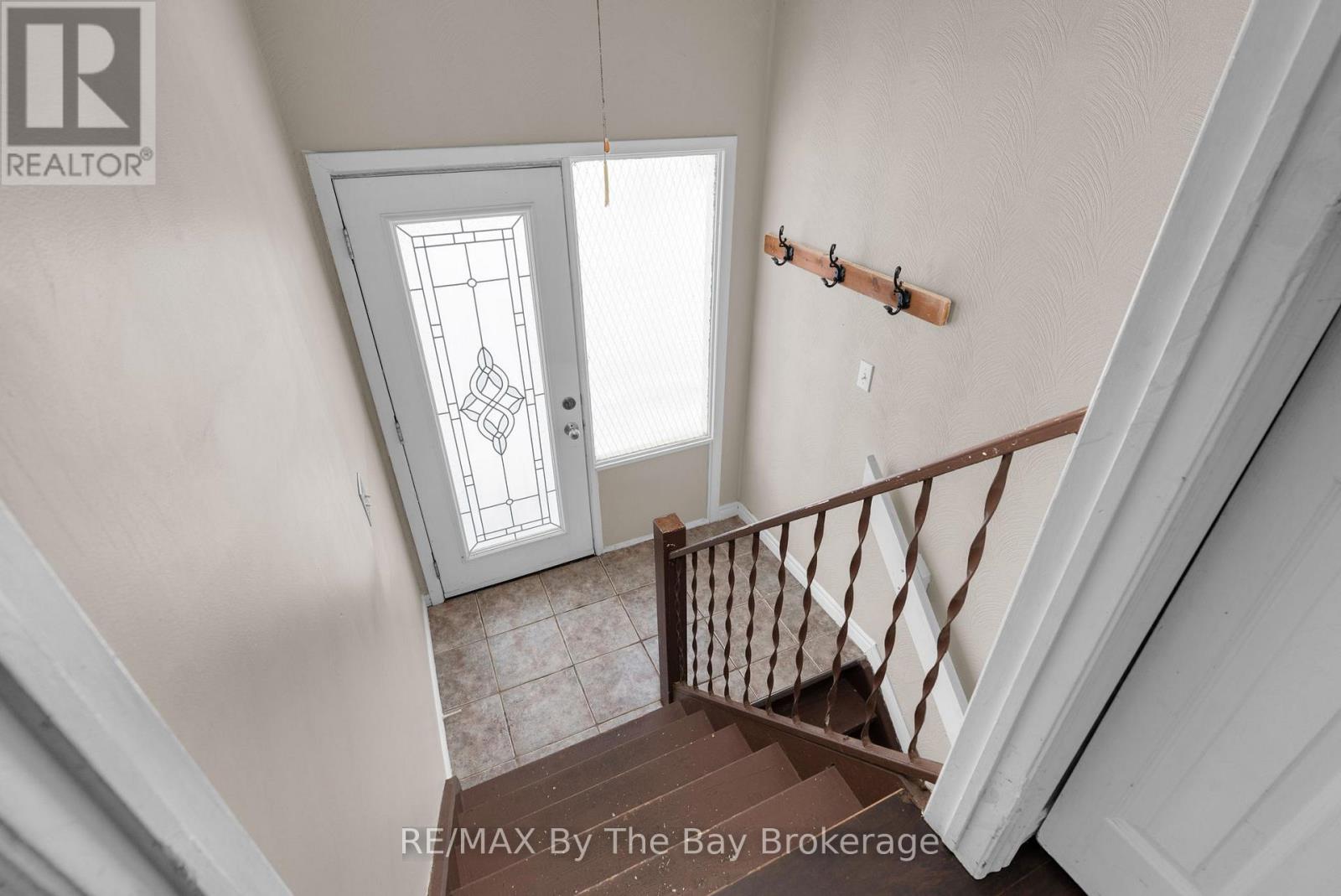 1781 Klondike Park Road, Wasaga Beach, Ontario L9Z 2W8 - Photo 6 - S12828464