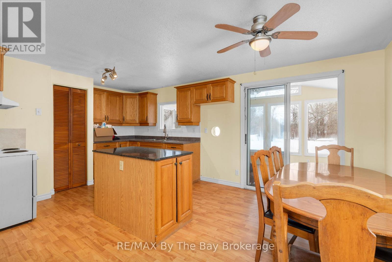 1781 Klondike Park Road, Wasaga Beach, Ontario L9Z 2W8 - Photo 8 - S12828464