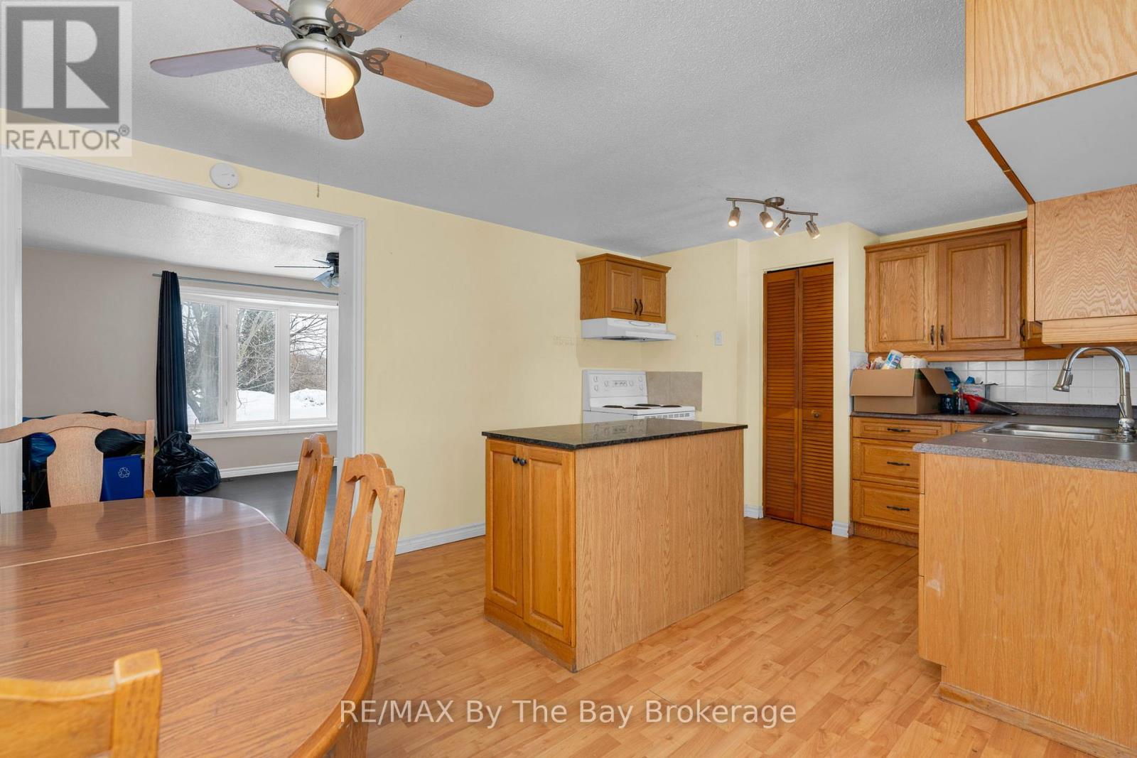 1781 Klondike Park Road, Wasaga Beach, Ontario L9Z 2W8 - Photo 9 - S12828464