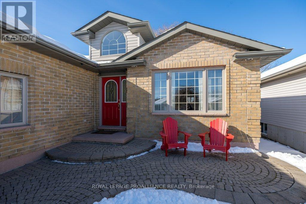 2 Stonegate Crescent, Quinte West, Ontario  K0K 2C0 - Photo 4 - X12828480