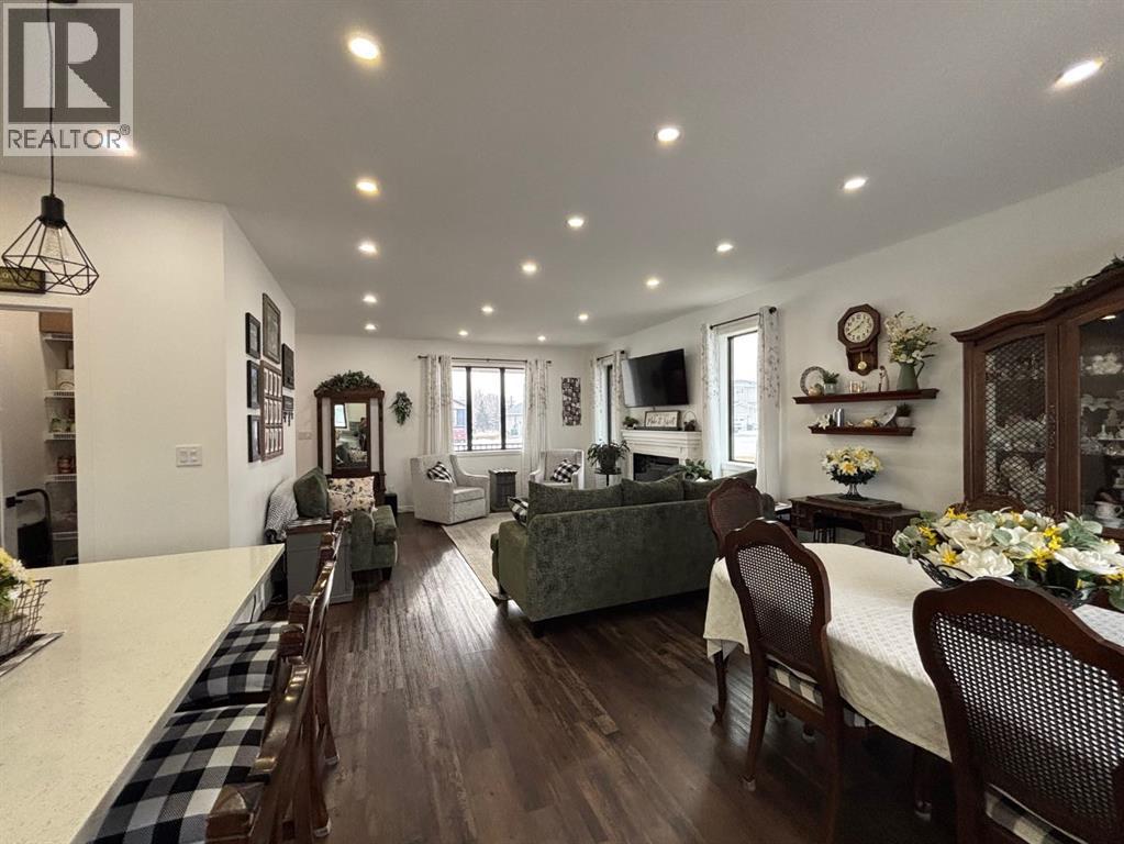 349 E 1 Avenue N, Magrath, Alberta  T0K 1J0 - Photo 12 - A2283786