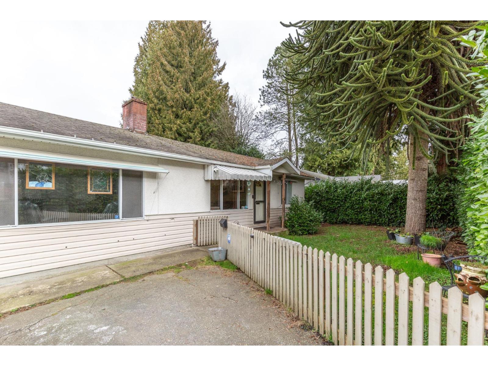 13221 112b Avenue, Surrey, British Columbia  V3R 2H4 - Photo 2 - R3094200