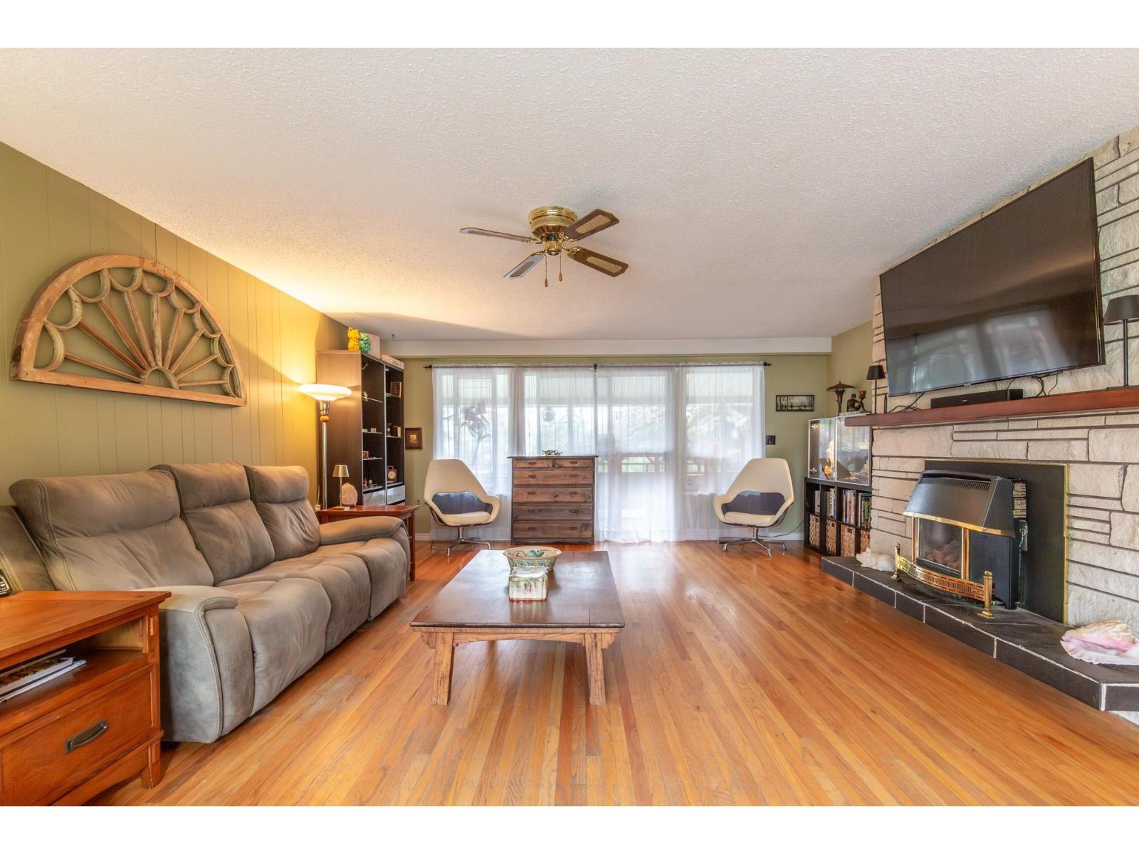 13221 112b Avenue, Surrey, British Columbia  V3R 2H4 - Photo 5 - R3094200