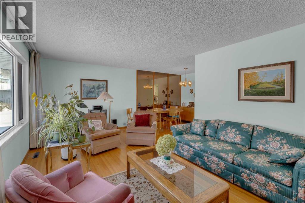 9628 Palisan Place Sw, Calgary, Alberta  T2V 3S9 - Photo 5 - A2287456