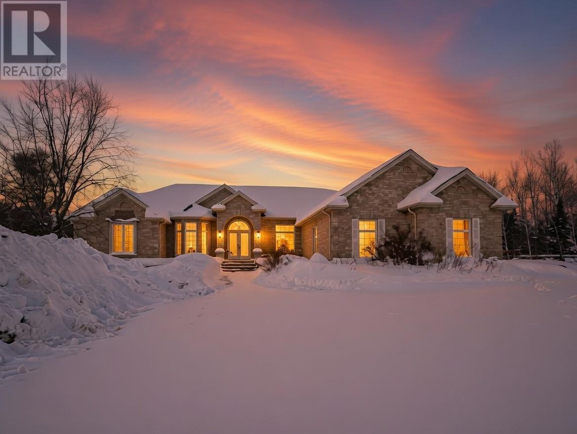 1866 Oliver RD, Thunder Bay, Ontario