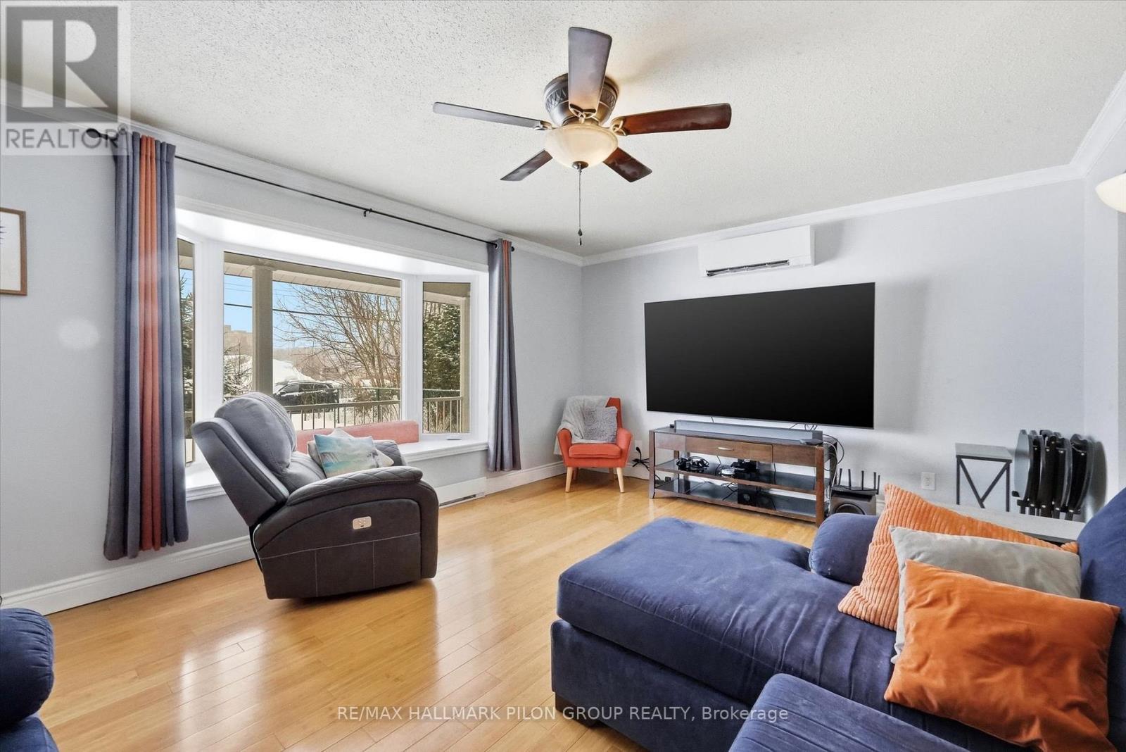 1326 Dussere Street, Ottawa, Ontario  K1C 1P4 - Photo 4 - X12828504