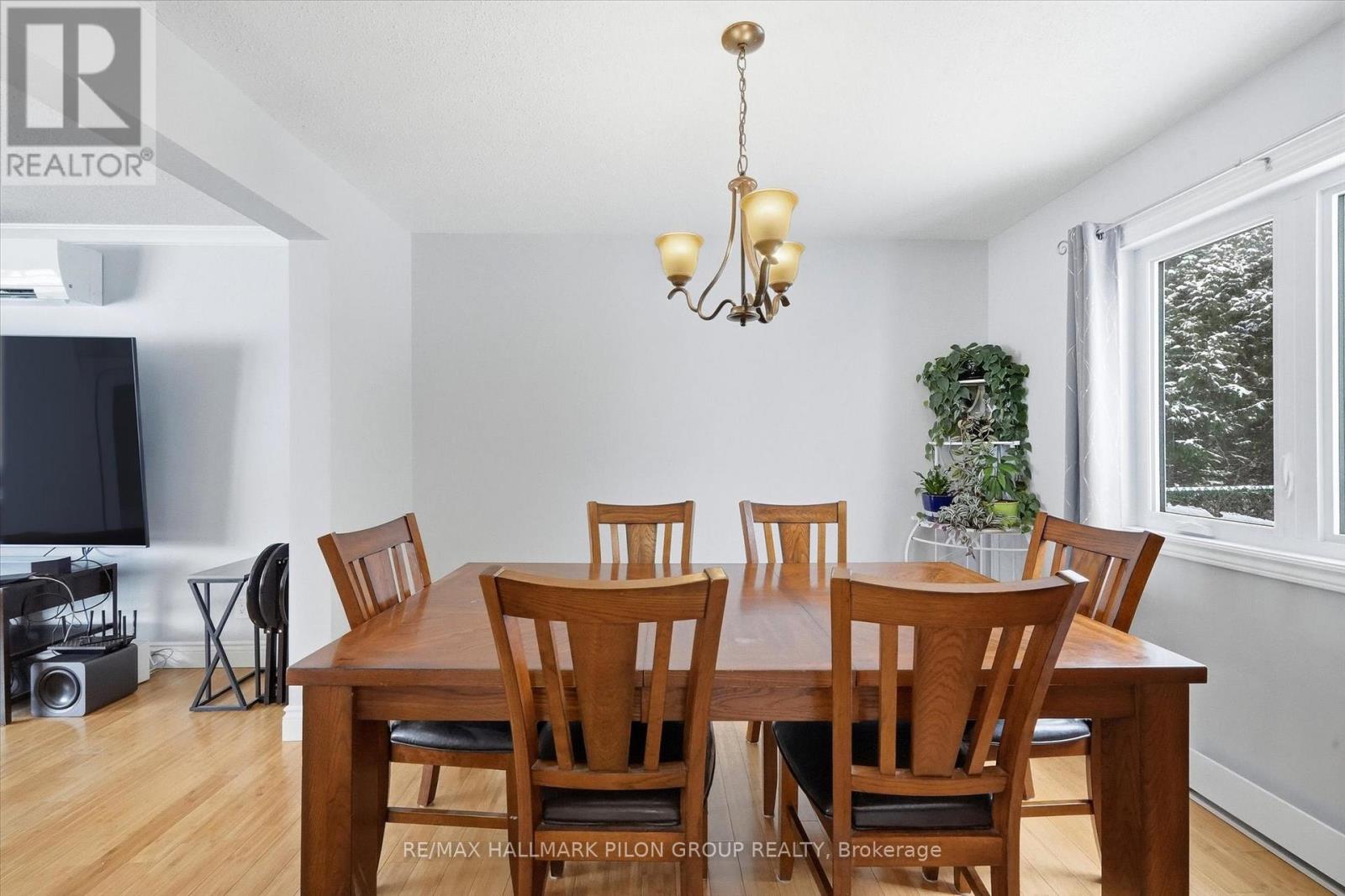 1326 Dussere Street, Ottawa, Ontario  K1C 1P4 - Photo 6 - X12828504