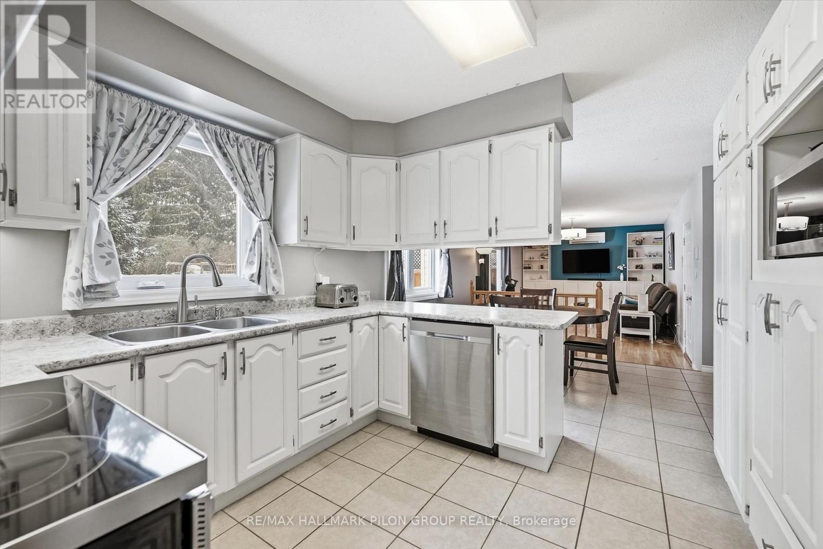 1326 Dussere Street, Ottawa, Ontario  K1C 1P4 - Photo 7 - X12828504