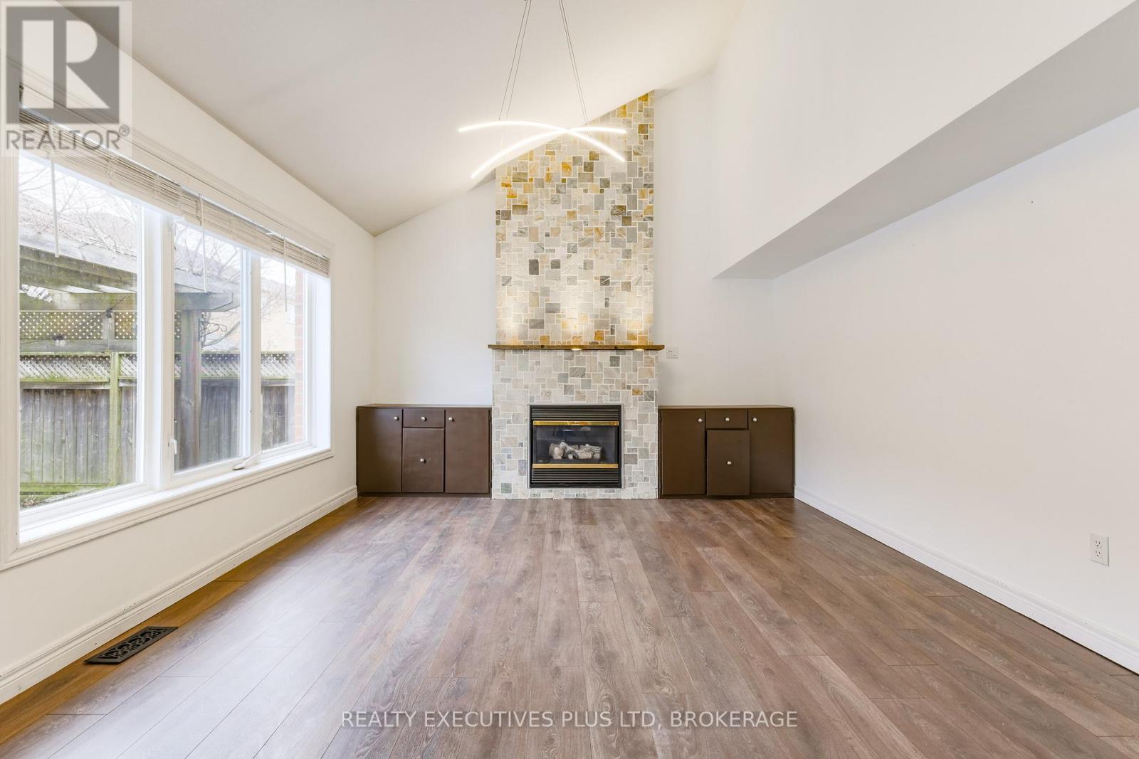 389 Wright Crescent, Niagara-On-The-Lake, Ontario  L0S 1J0 - Photo 11 - X12828458