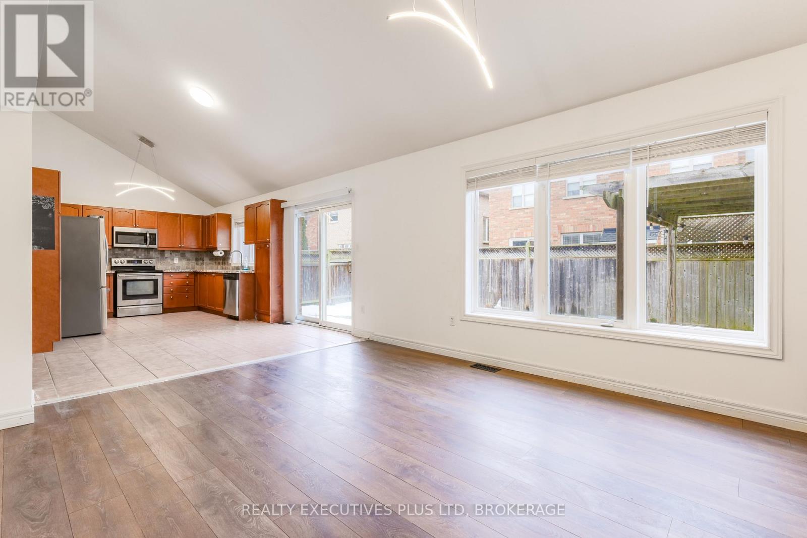 389 Wright Crescent, Niagara-On-The-Lake, Ontario  L0S 1J0 - Photo 12 - X12828458