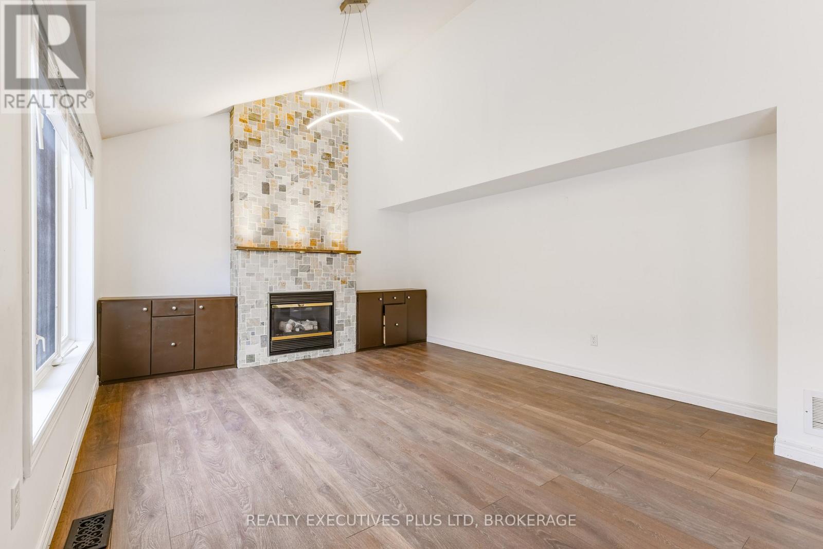 389 Wright Crescent, Niagara-On-The-Lake, Ontario  L0S 1J0 - Photo 13 - X12828458