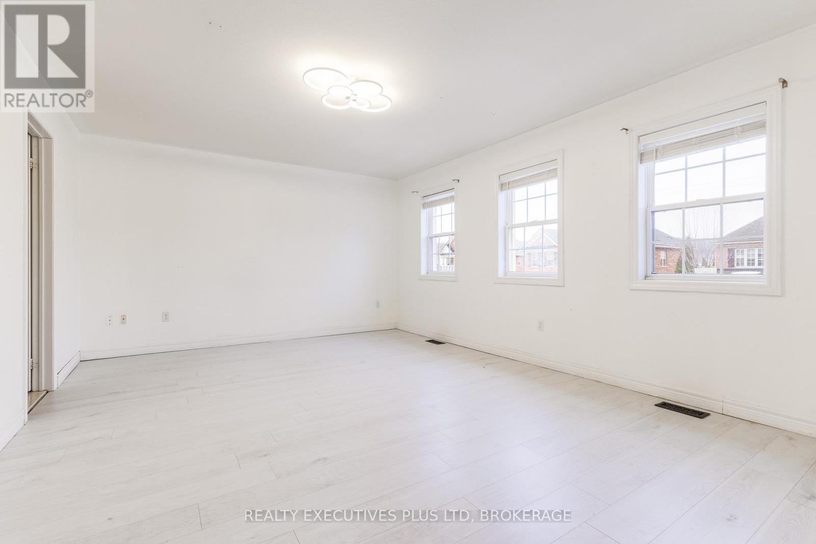 389 Wright Crescent, Niagara-On-The-Lake, Ontario  L0S 1J0 - Photo 18 - X12828458