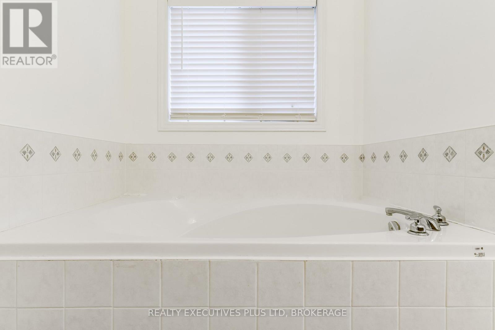 389 Wright Crescent, Niagara-On-The-Lake, Ontario  L0S 1J0 - Photo 22 - X12828458