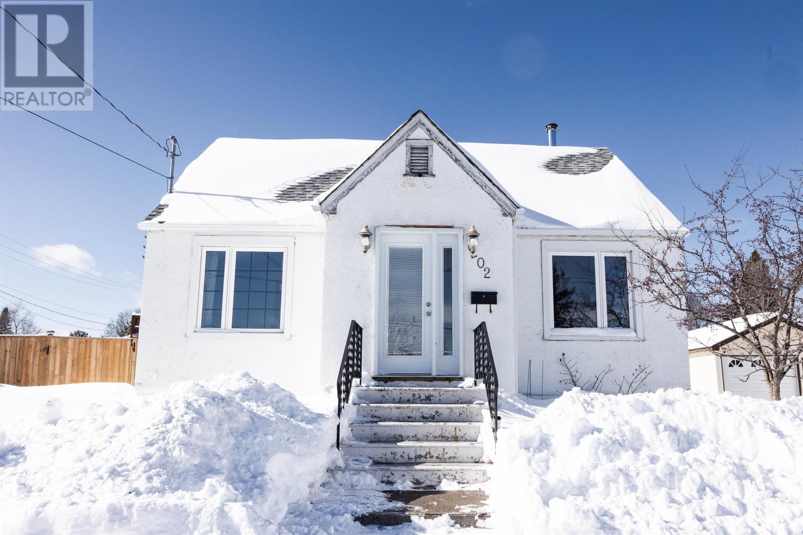 202 Pine St, Thunder Bay, Ontario  P7A 5X8 - Photo 1 - TB2600306