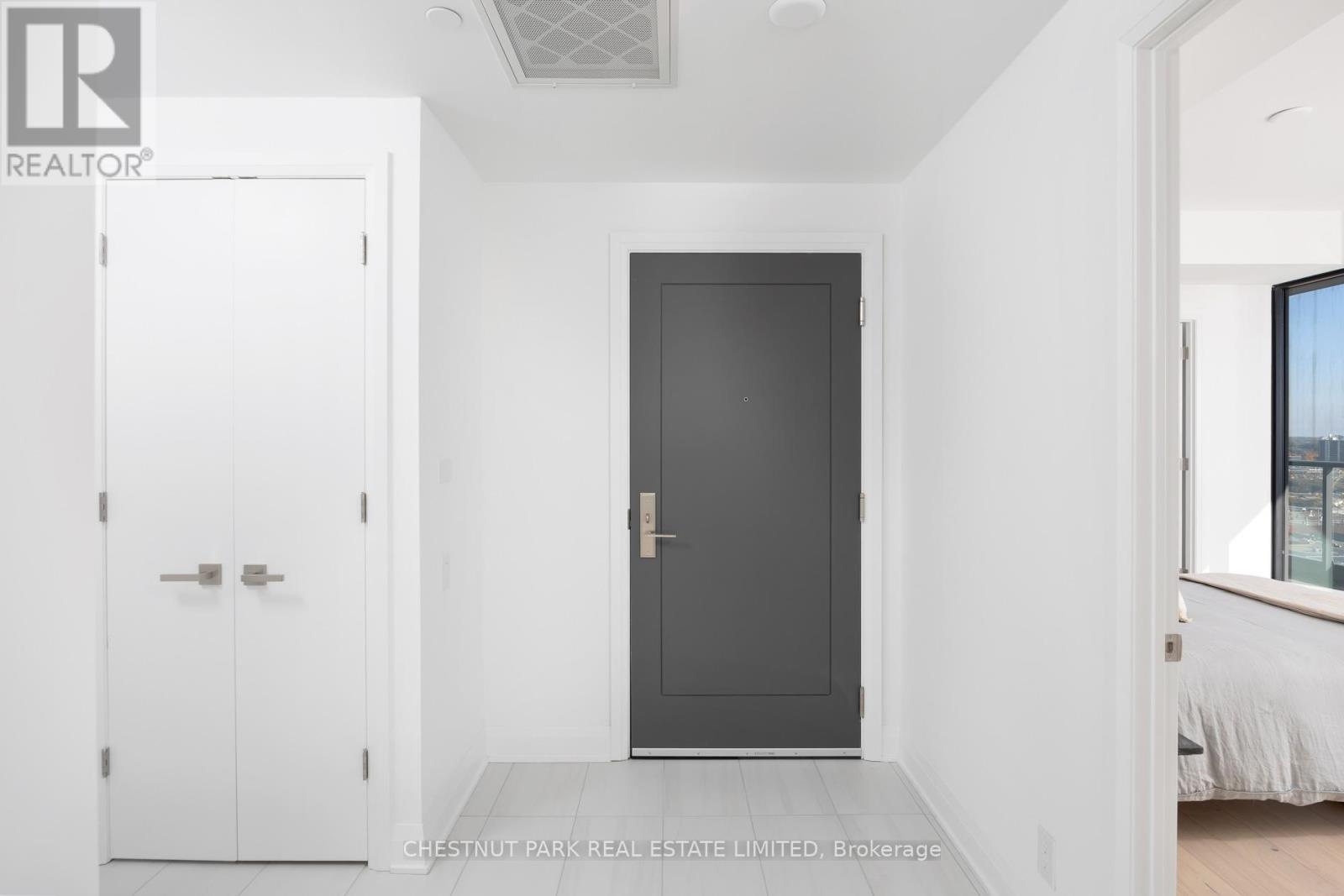 1702 - 33 Frederick Todd Way, Toronto, Ontario  M4G 0C9 - Photo 2 - C12828448