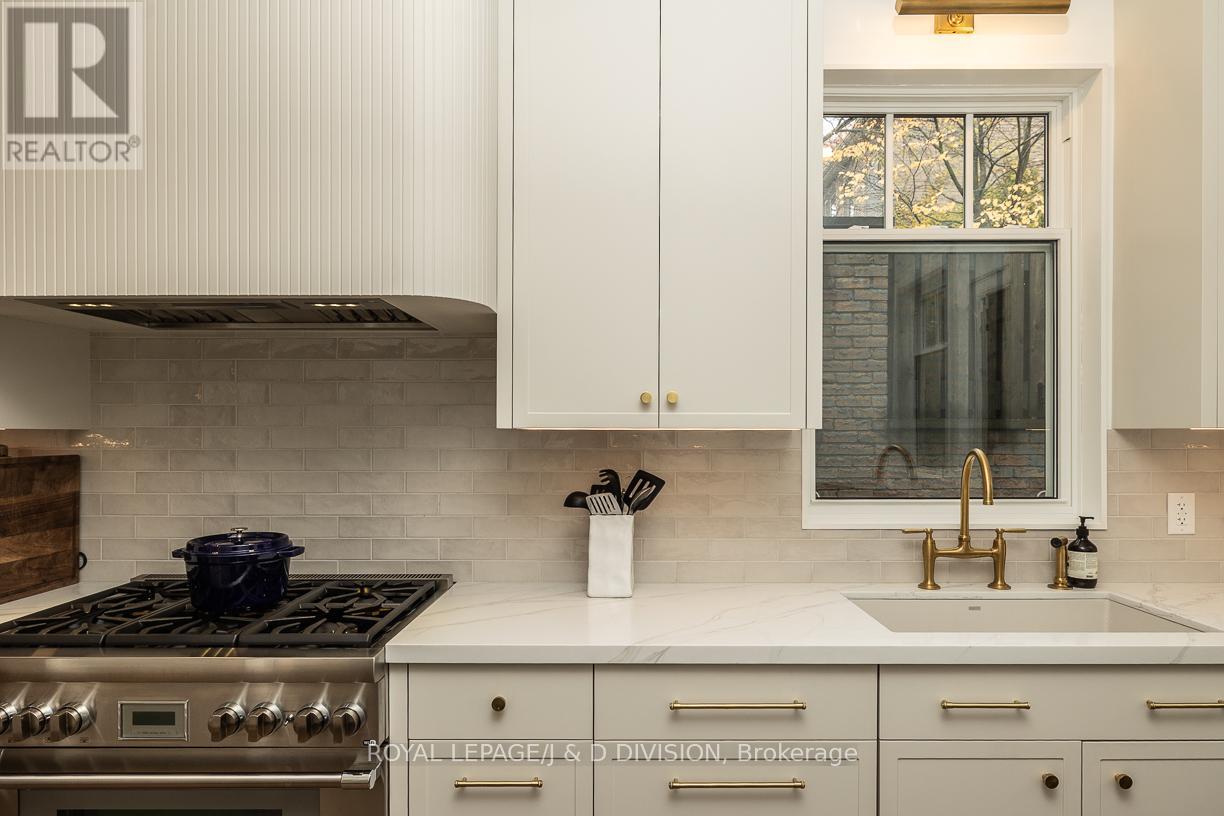 102 Shaftesbury Avenue, Toronto, Ontario  M4T 1A5 - Photo 19 - C12828530