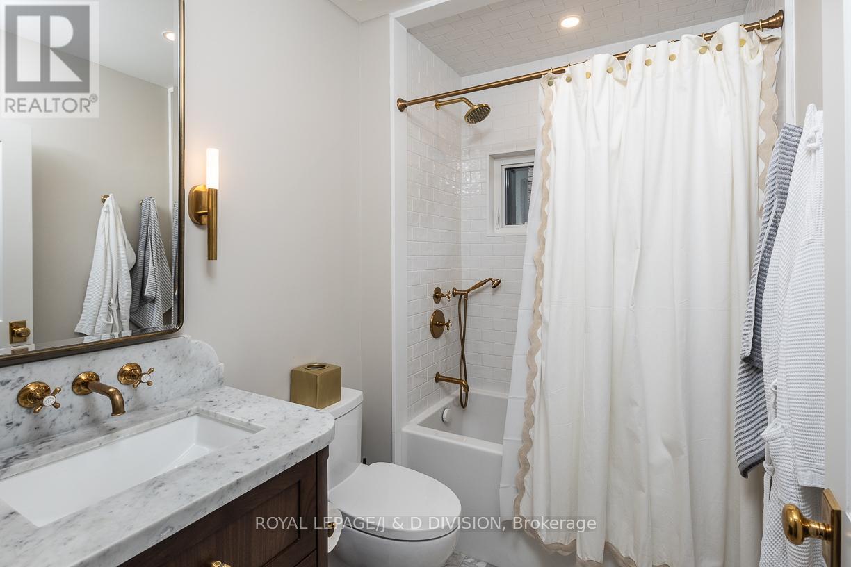 102 Shaftesbury Avenue, Toronto, Ontario  M4T 1A5 - Photo 32 - C12828530