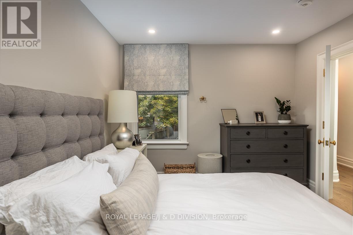 102 Shaftesbury Avenue, Toronto, Ontario  M4T 1A5 - Photo 35 - C12828530