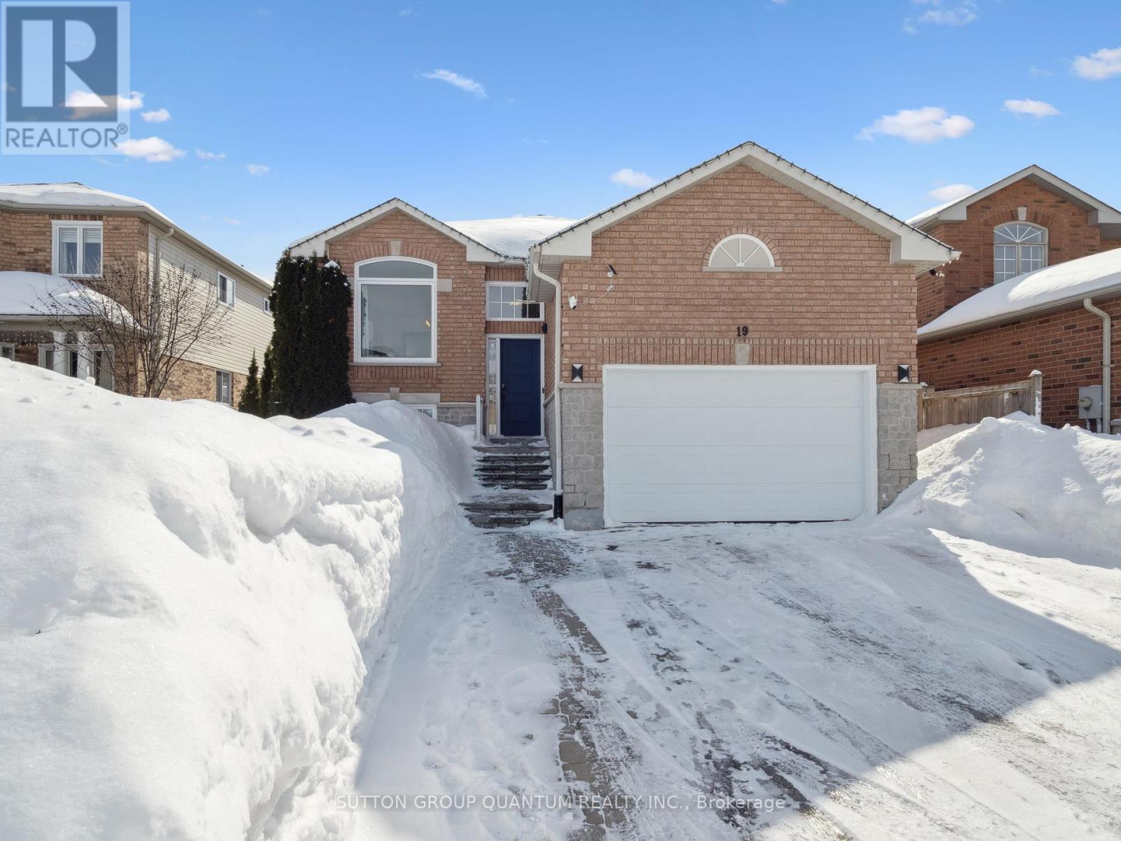 19 LESLIE AVENUE, barrie (holly), Ontario