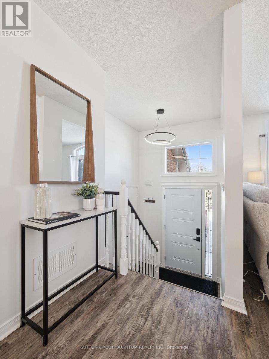 19 Leslie Avenue, Barrie (Holly), Ontario  L4N 9N9 - Photo 3 - S12828520