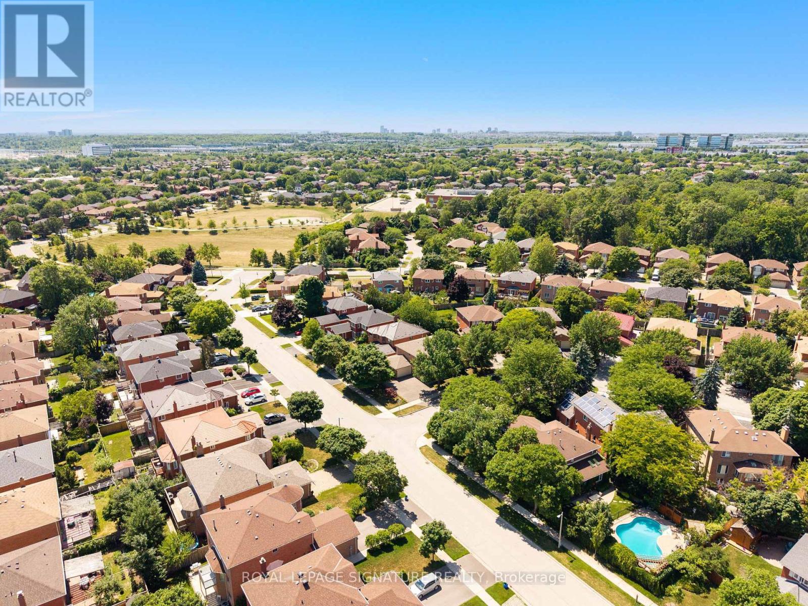 2921 Caradoc Lane, Oakville, Ontario  L6J 6W4 - Photo 2 - W12828516