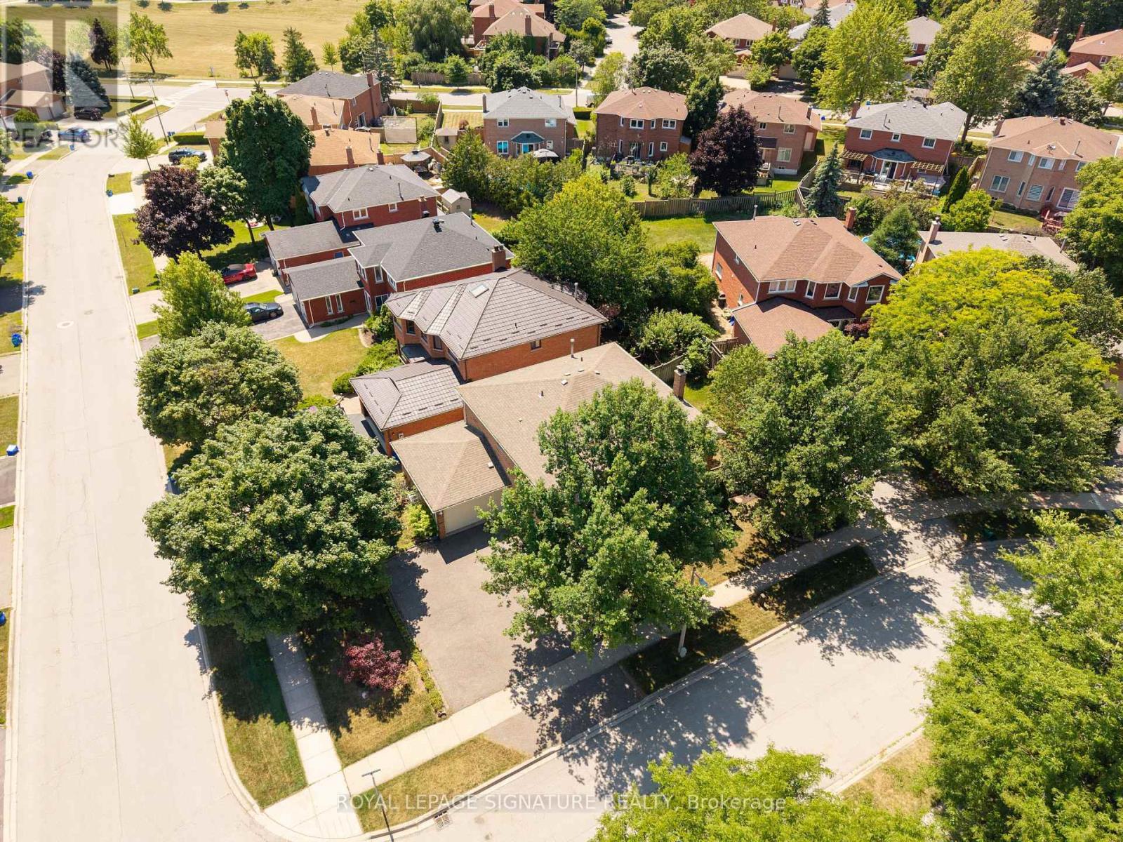 2921 Caradoc Lane, Oakville, Ontario  L6J 6W4 - Photo 6 - W12828516