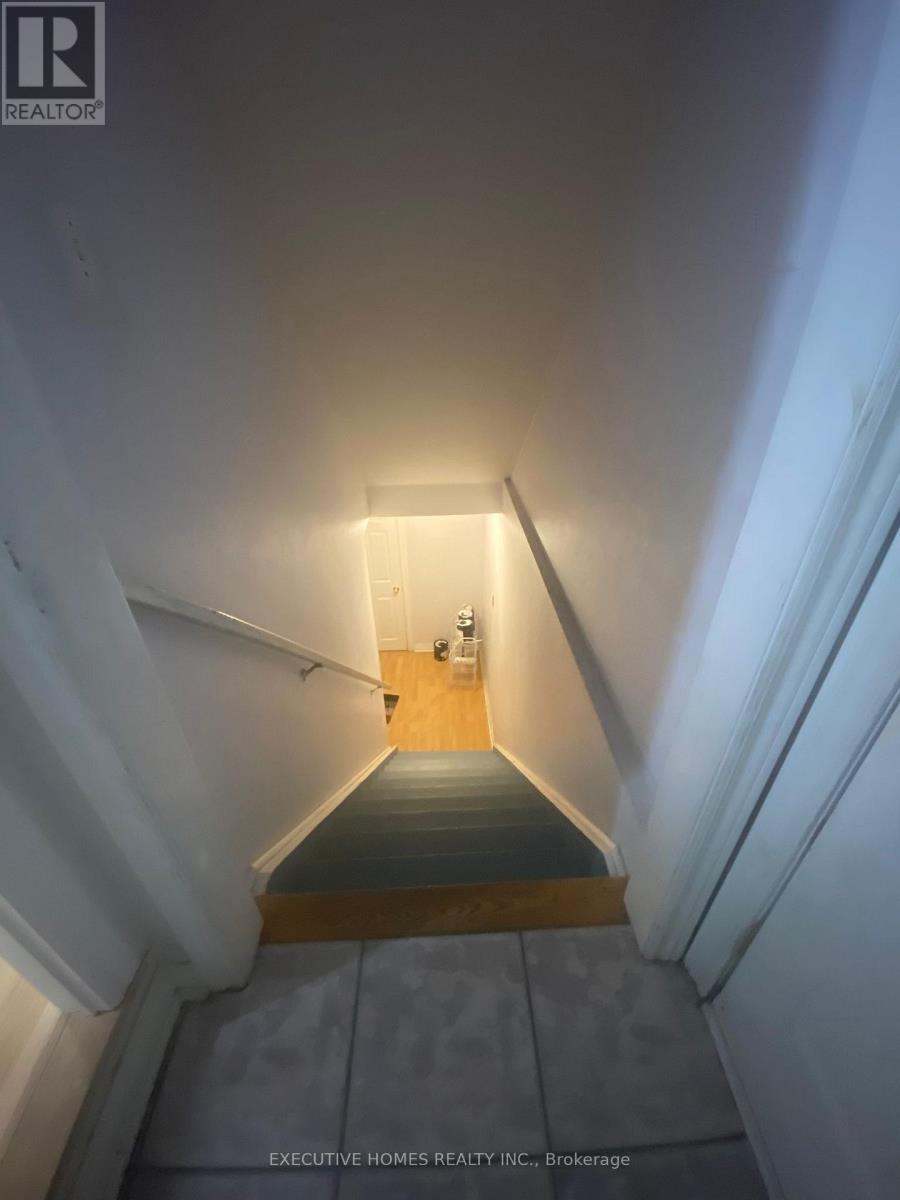 964 Fielder Drive, Mississauga, Ontario  L5V 2S2 - Photo 14 - W12828542