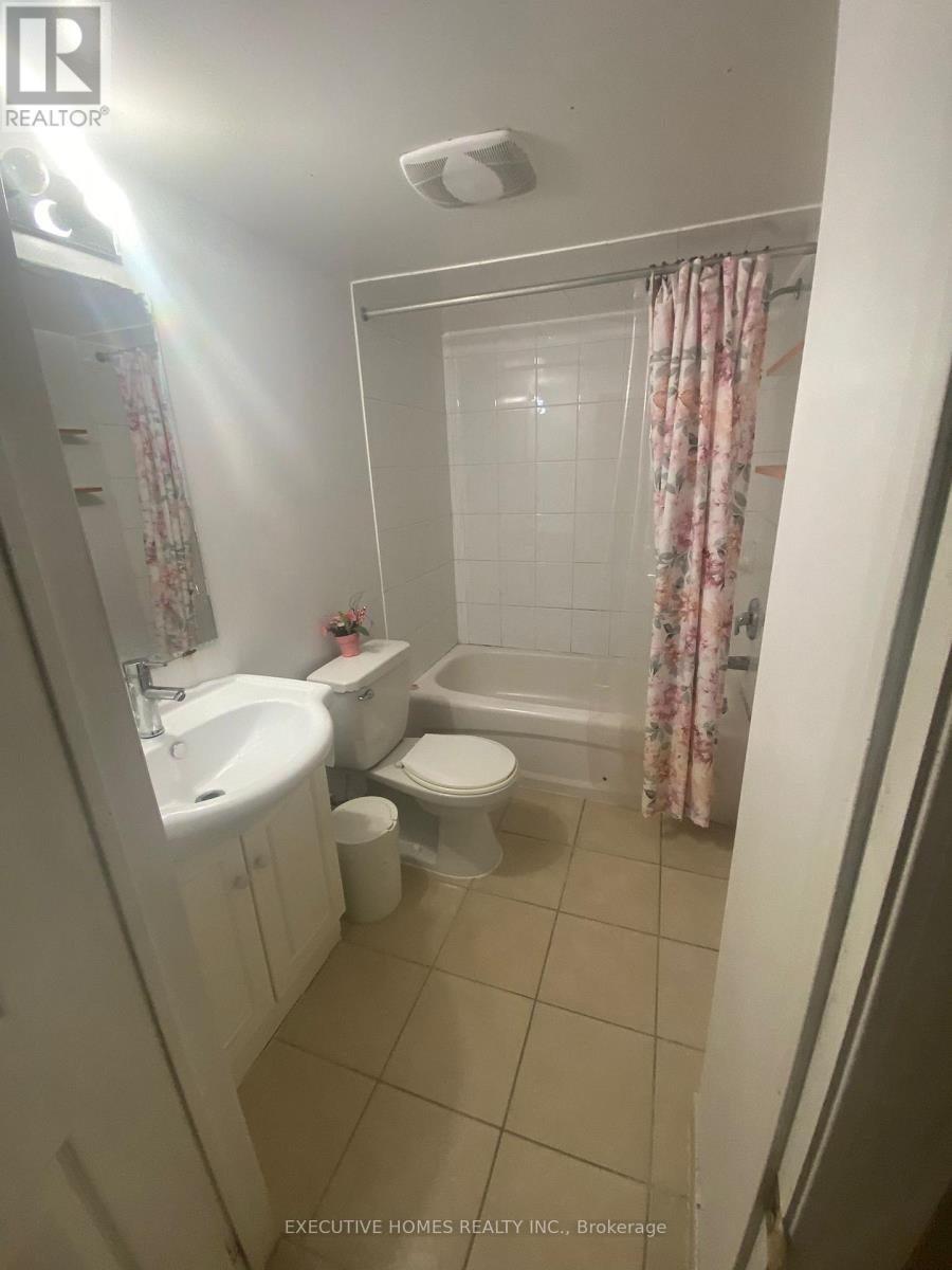 964 Fielder Drive, Mississauga, Ontario  L5V 2S2 - Photo 15 - W12828542