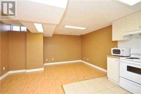 964 Fielder Drive, Mississauga, Ontario  L5V 2S2 - Photo 19 - W12828542