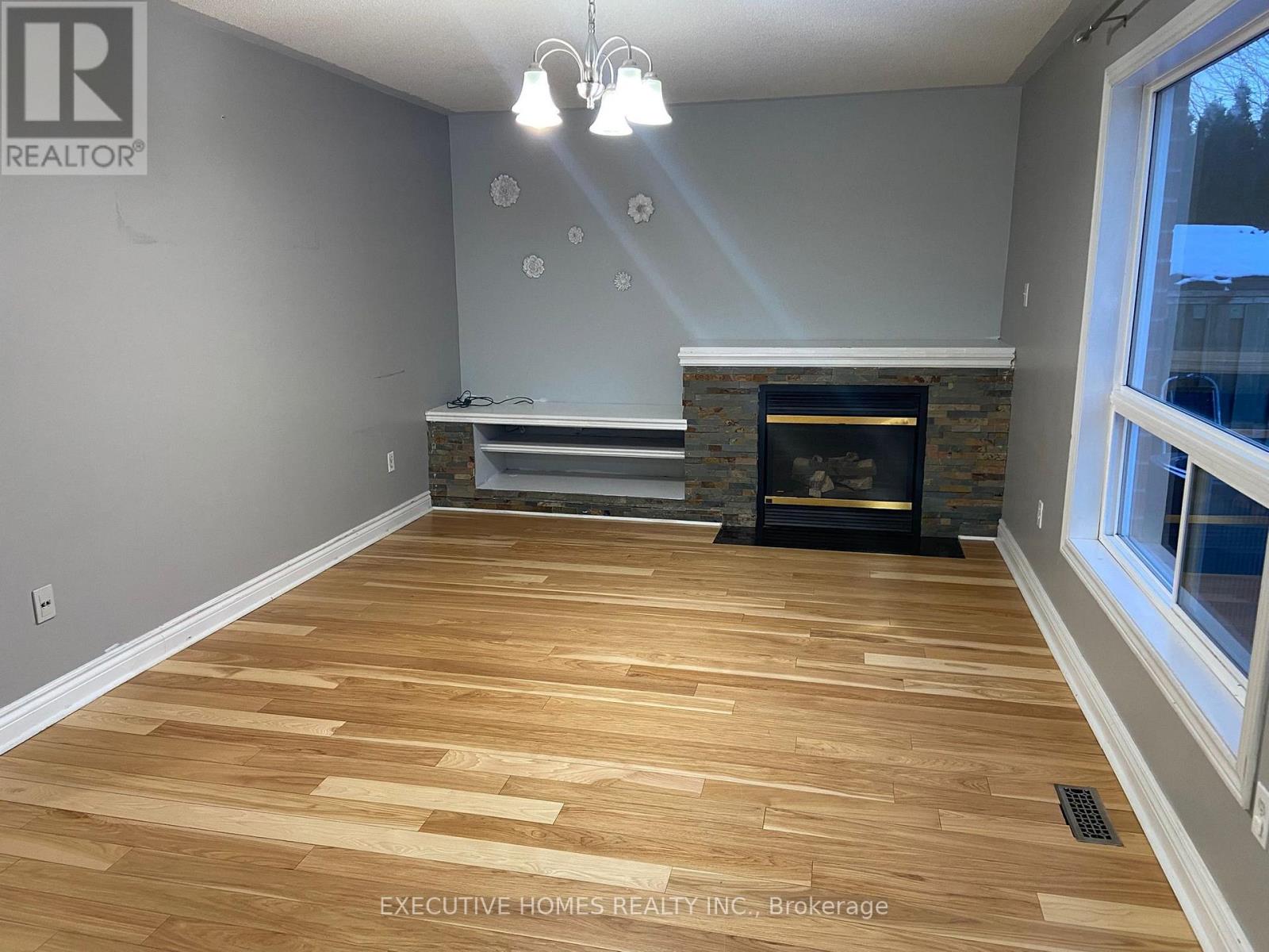 964 Fielder Drive, Mississauga, Ontario  L5V 2S2 - Photo 5 - W12828542