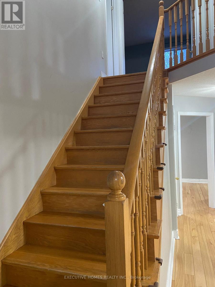 964 Fielder Drive, Mississauga, Ontario  L5V 2S2 - Photo 6 - W12828542