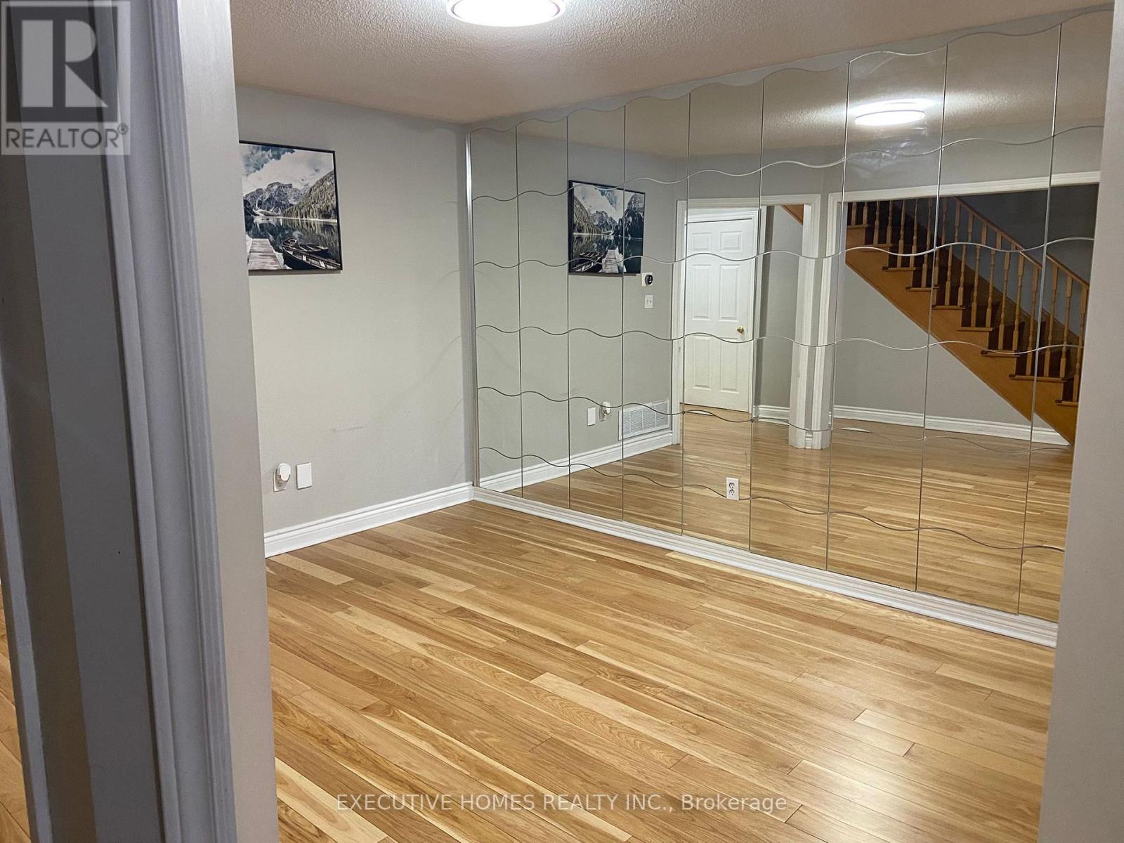 964 Fielder Drive, Mississauga, Ontario  L5V 2S2 - Photo 8 - W12828542