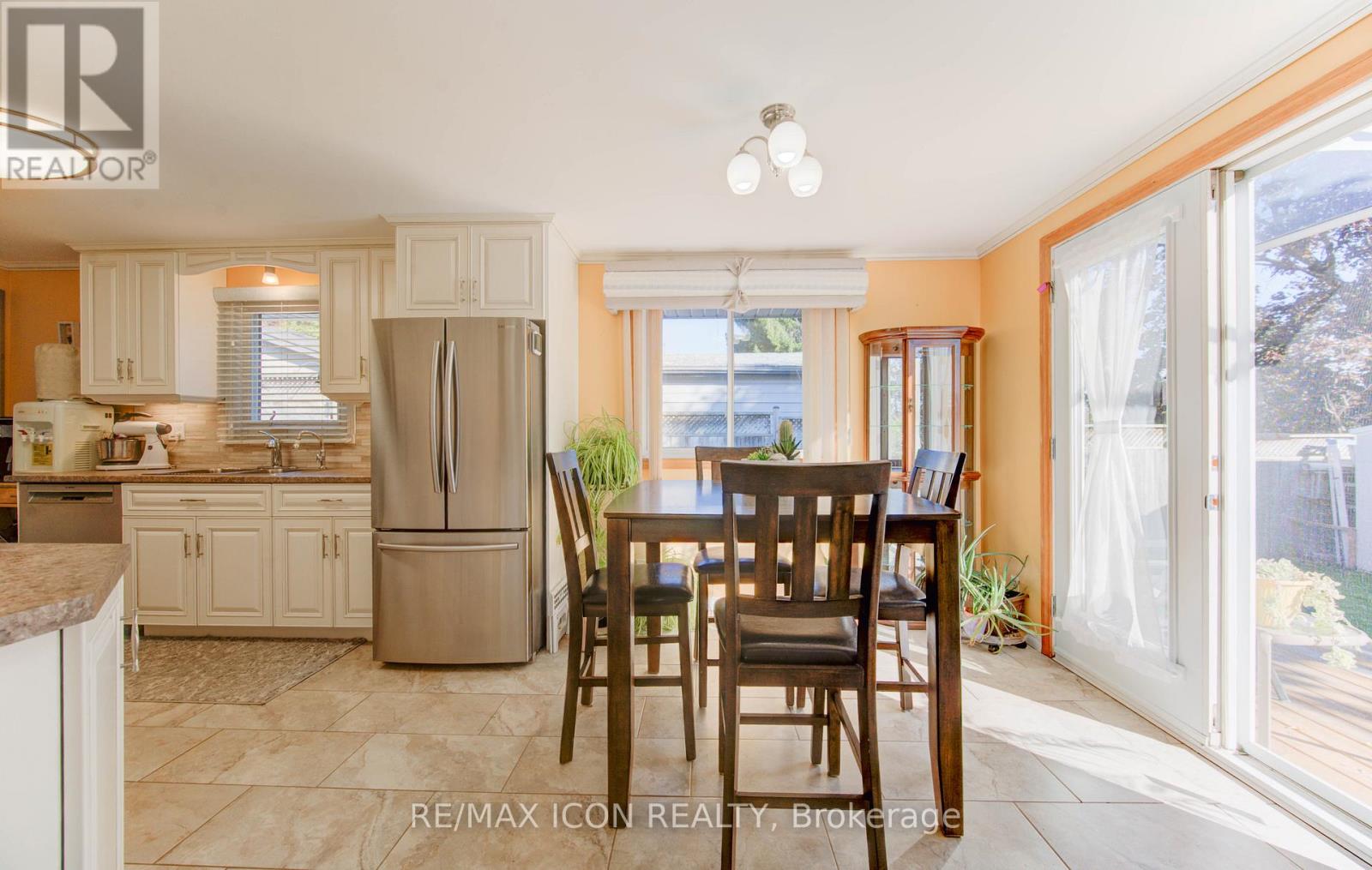 55 Gracefield Crescent, Kitchener, Ontario  N2E 1R8 - Photo 10 - X12828484