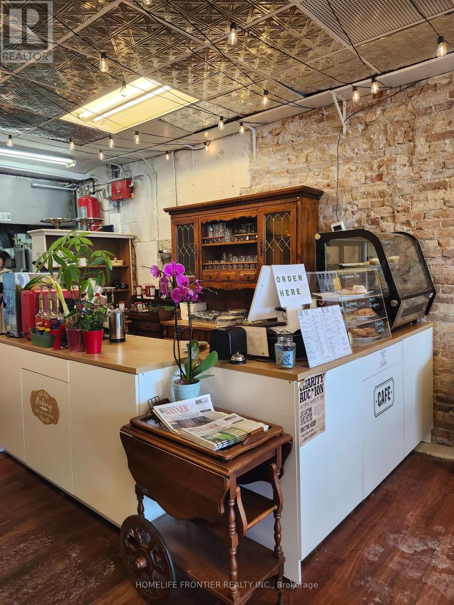 163 Main Street Nw, Lucan Biddulph, Ontario  N0M 2J0 - Photo 10 - X12828488