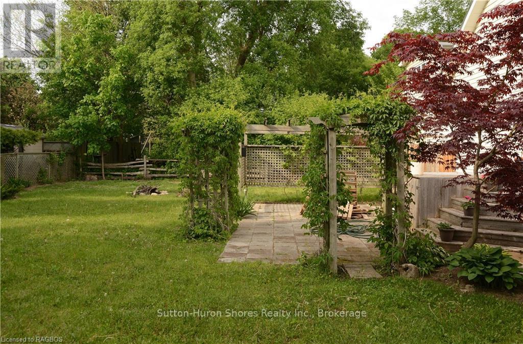 412 Goderich Street, Saugeen Shores, Ontario  N0H 2C1 - Photo 34 - X12360771