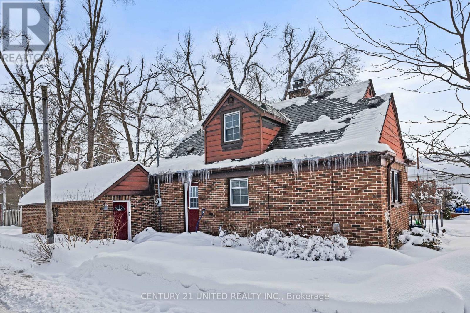 598 Donegal Street, Peterborough, Ontario  K9H 4M4 - Photo 2 - X12820566