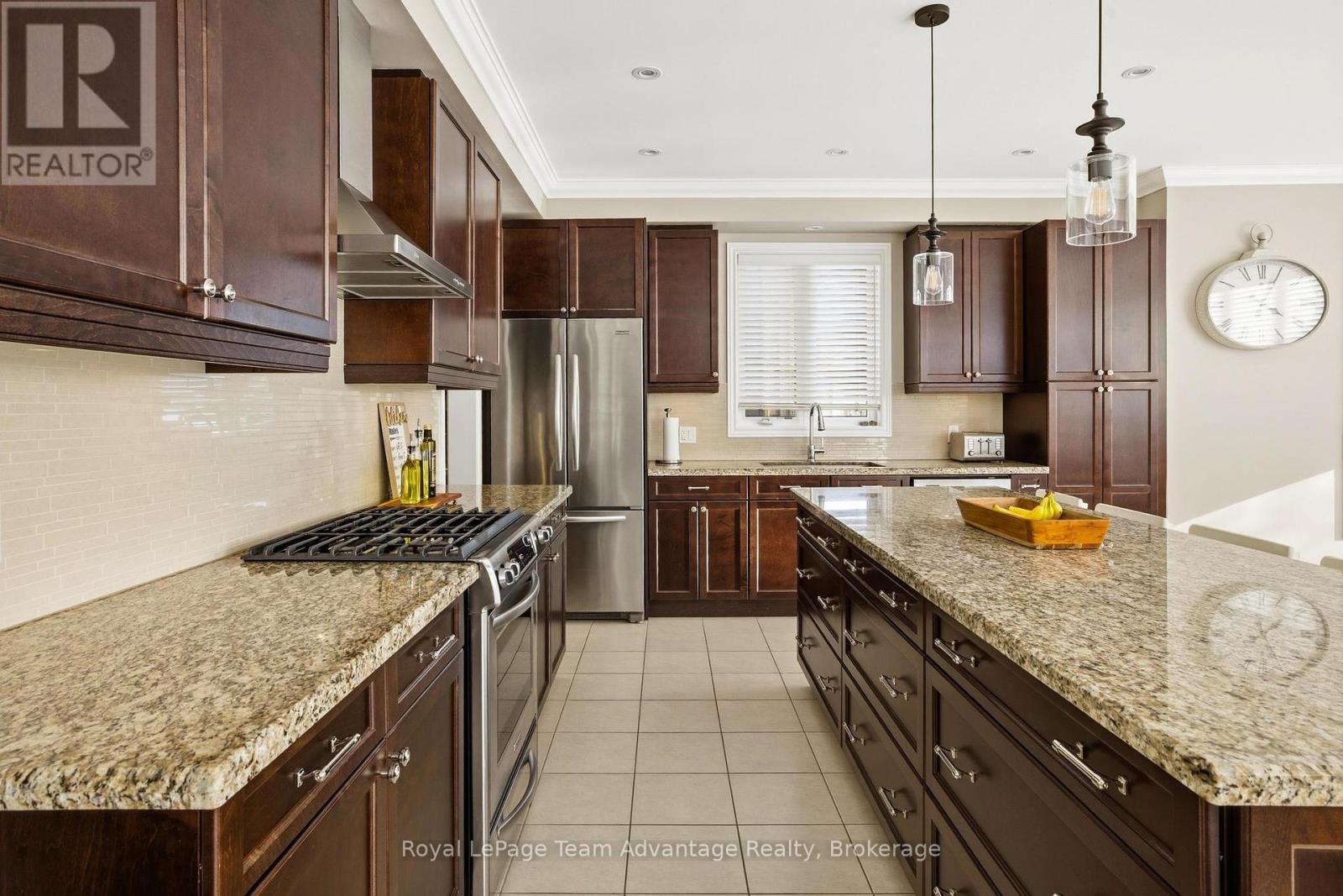 24 Billy Court, Caledon, Ontario  L7C 3X3 - Photo 10 - W12828562