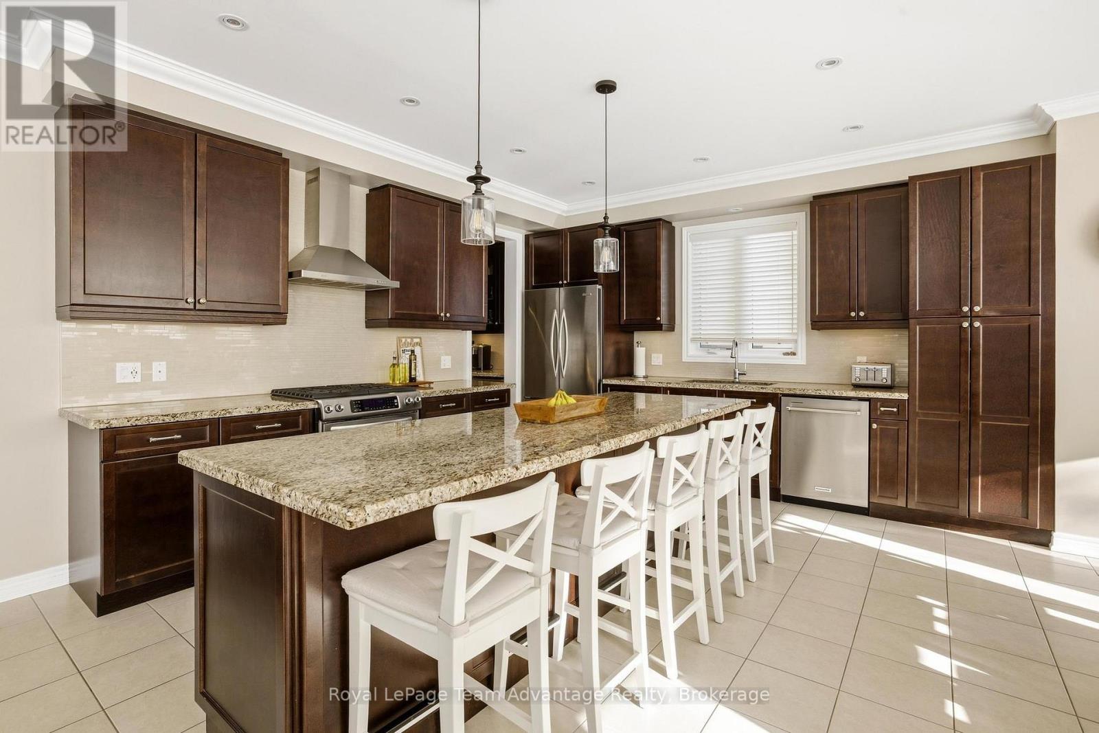 24 Billy Court, Caledon, Ontario  L7C 3X3 - Photo 7 - W12828562