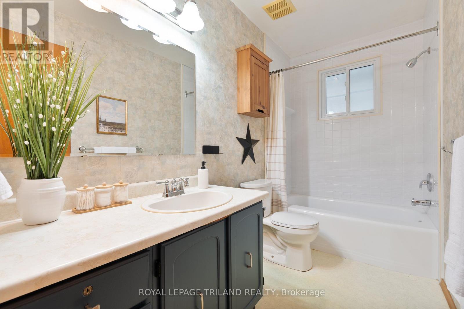 2 Daniel Street, St. Thomas, Ontario  N5P 2A6 - Photo 18 - X12385529