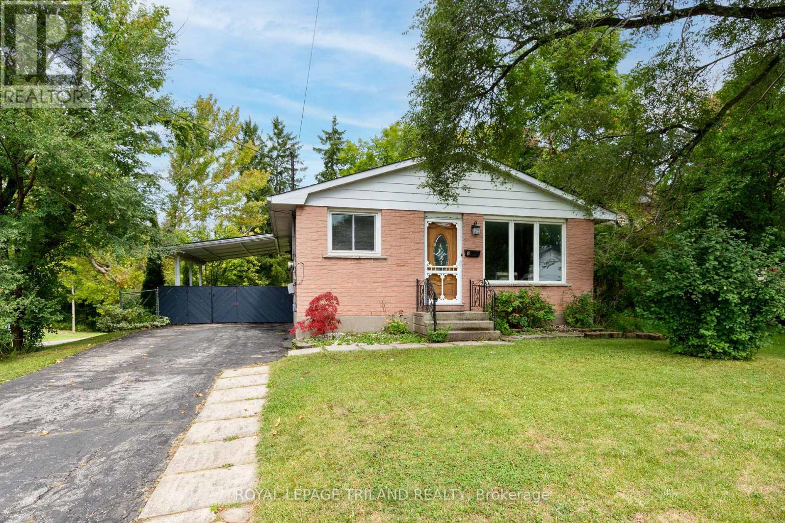 2 Daniel Street, St. Thomas, Ontario  N5P 2A6 - Photo 2 - X12385529